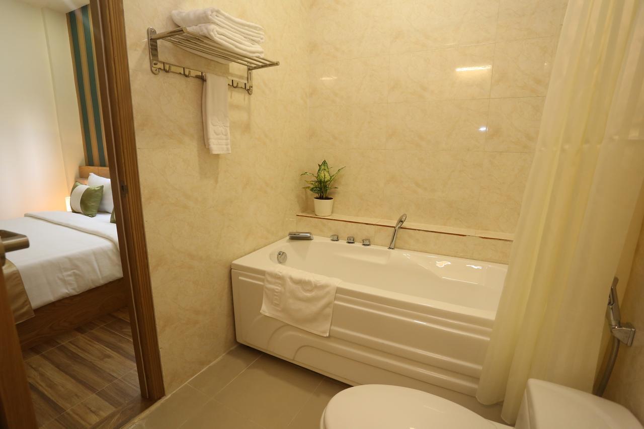 Thuy Sakura Hotel & Serviced Apartment Thành Pho Ho Chí Minh Esterno foto