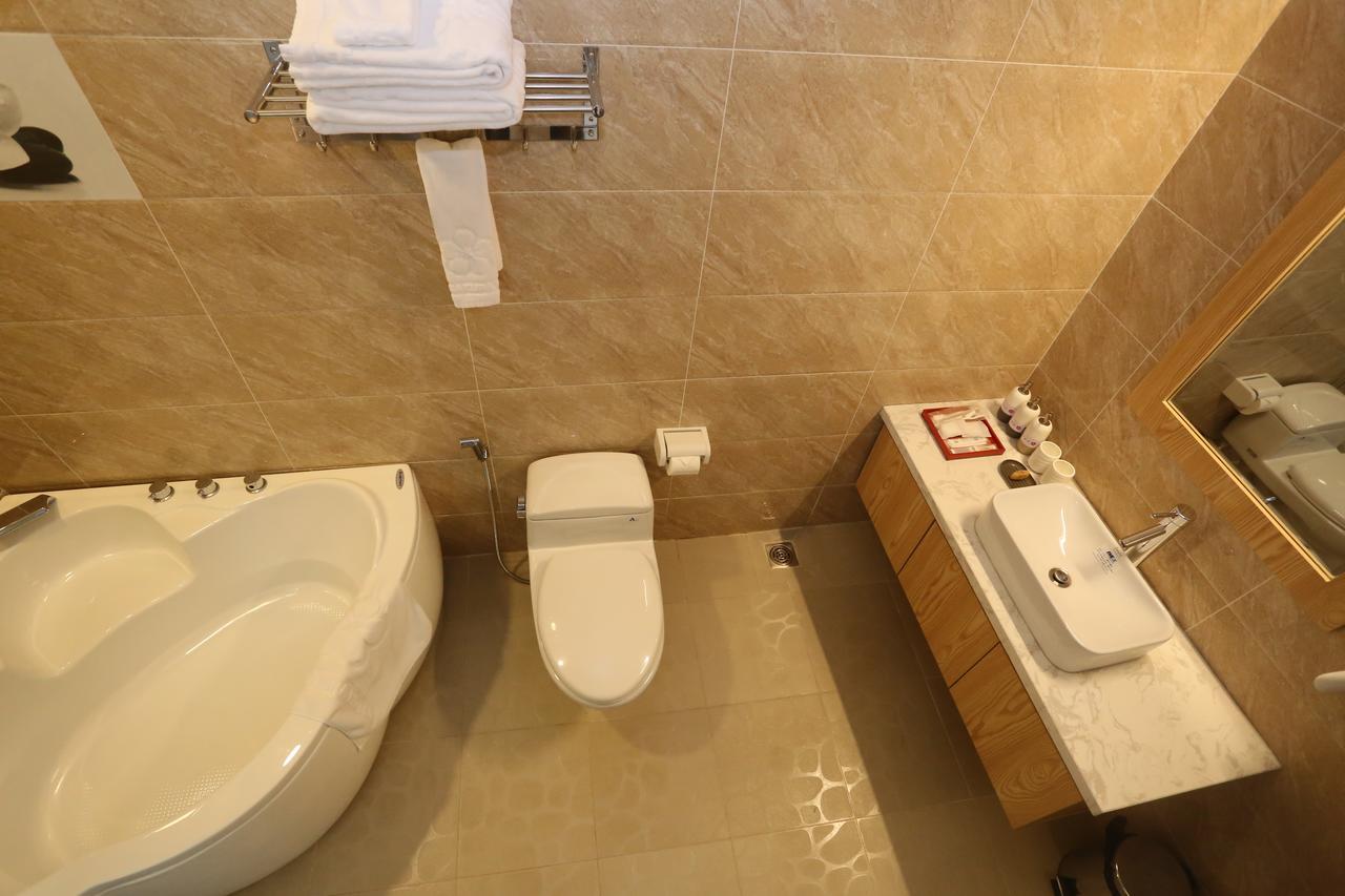 Thuy Sakura Hotel & Serviced Apartment Thành Pho Ho Chí Minh Esterno foto