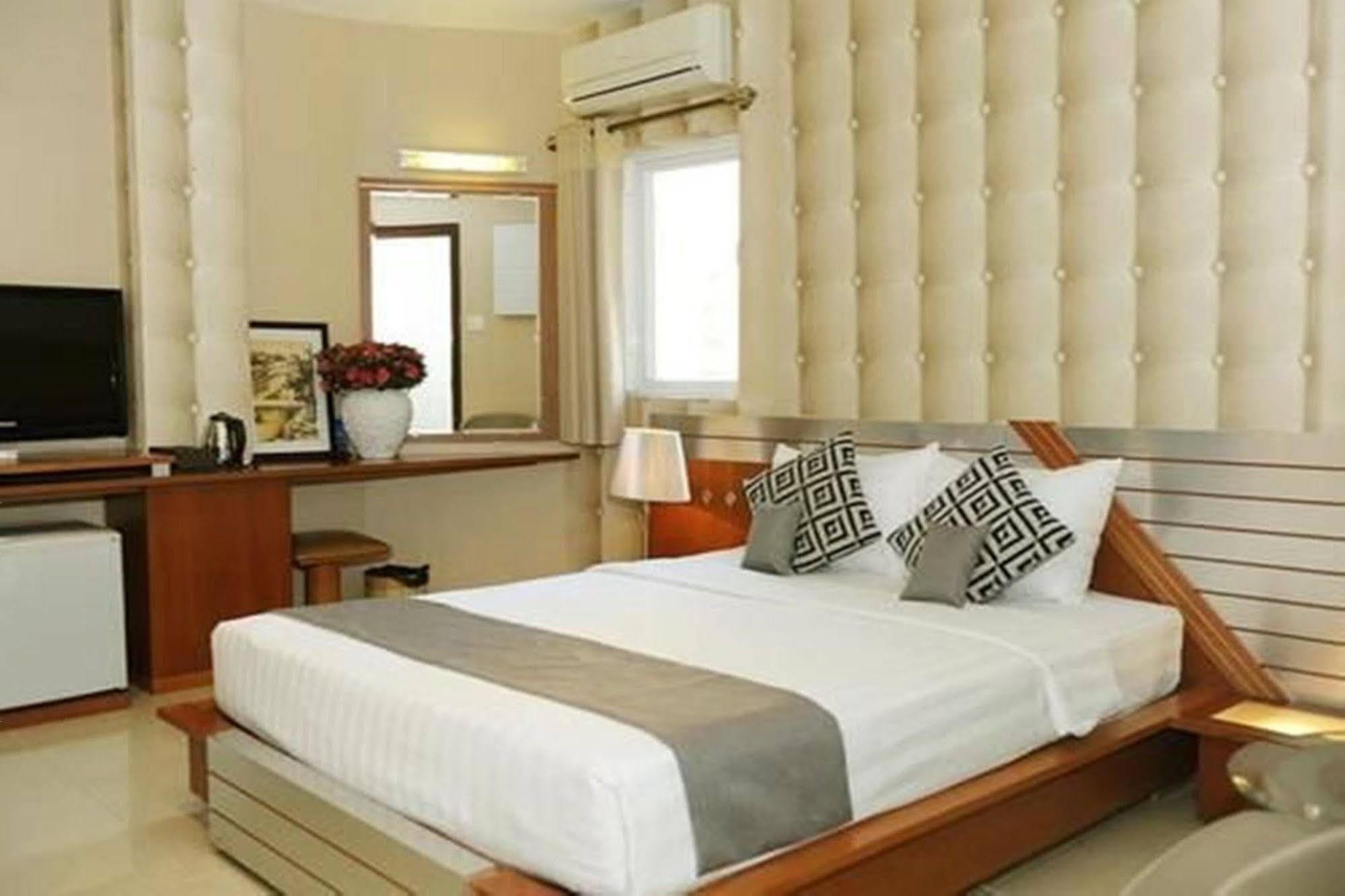 Thuy Sakura Hotel & Serviced Apartment Thành Pho Ho Chí Minh Esterno foto