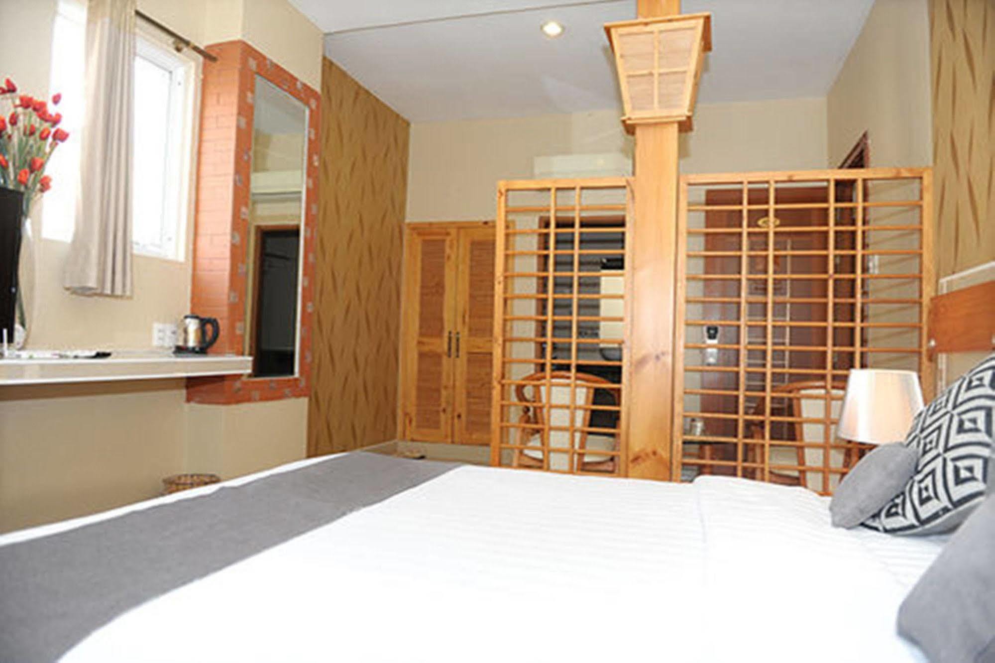 Thuy Sakura Hotel & Serviced Apartment Thành Pho Ho Chí Minh Esterno foto