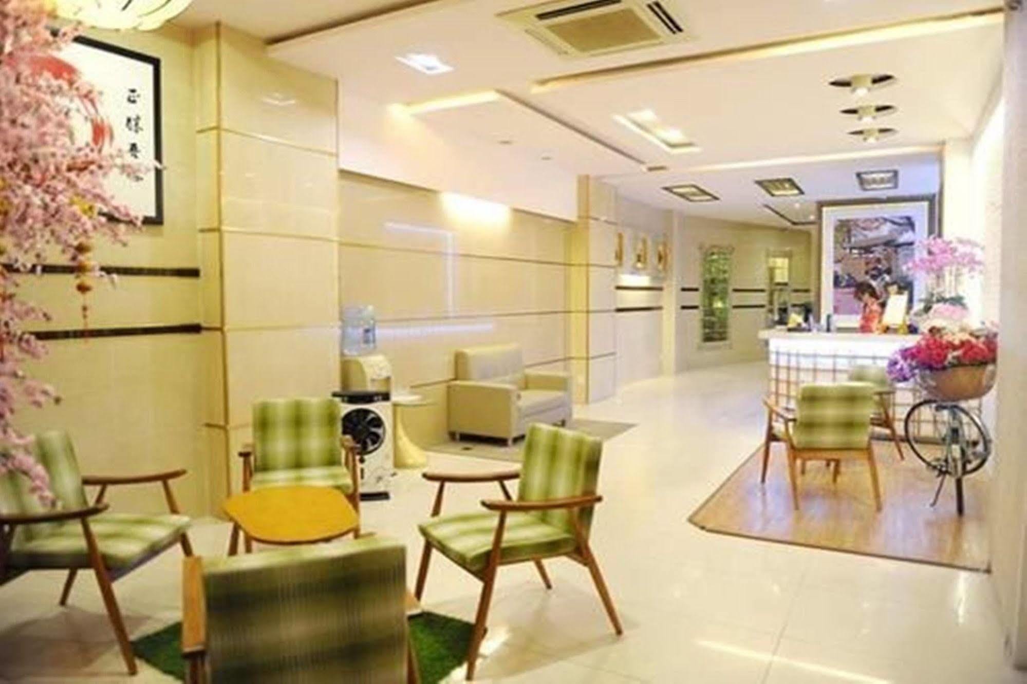 Thuy Sakura Hotel & Serviced Apartment Thành Pho Ho Chí Minh Esterno foto