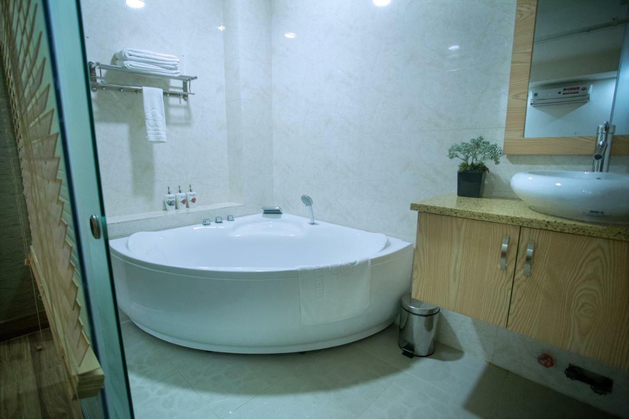 Thuy Sakura Hotel & Serviced Apartment Thành Pho Ho Chí Minh Esterno foto