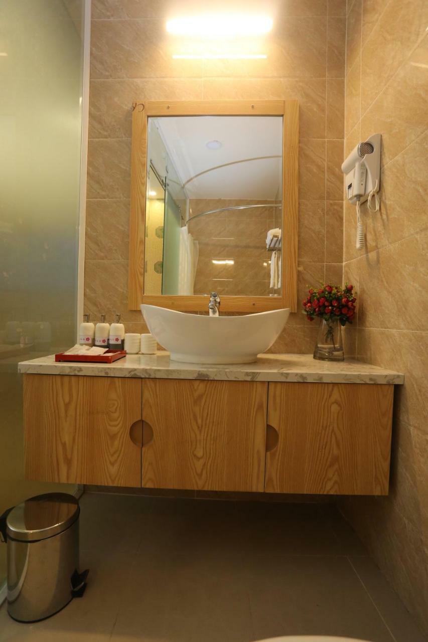 Thuy Sakura Hotel & Serviced Apartment Thành Pho Ho Chí Minh Esterno foto